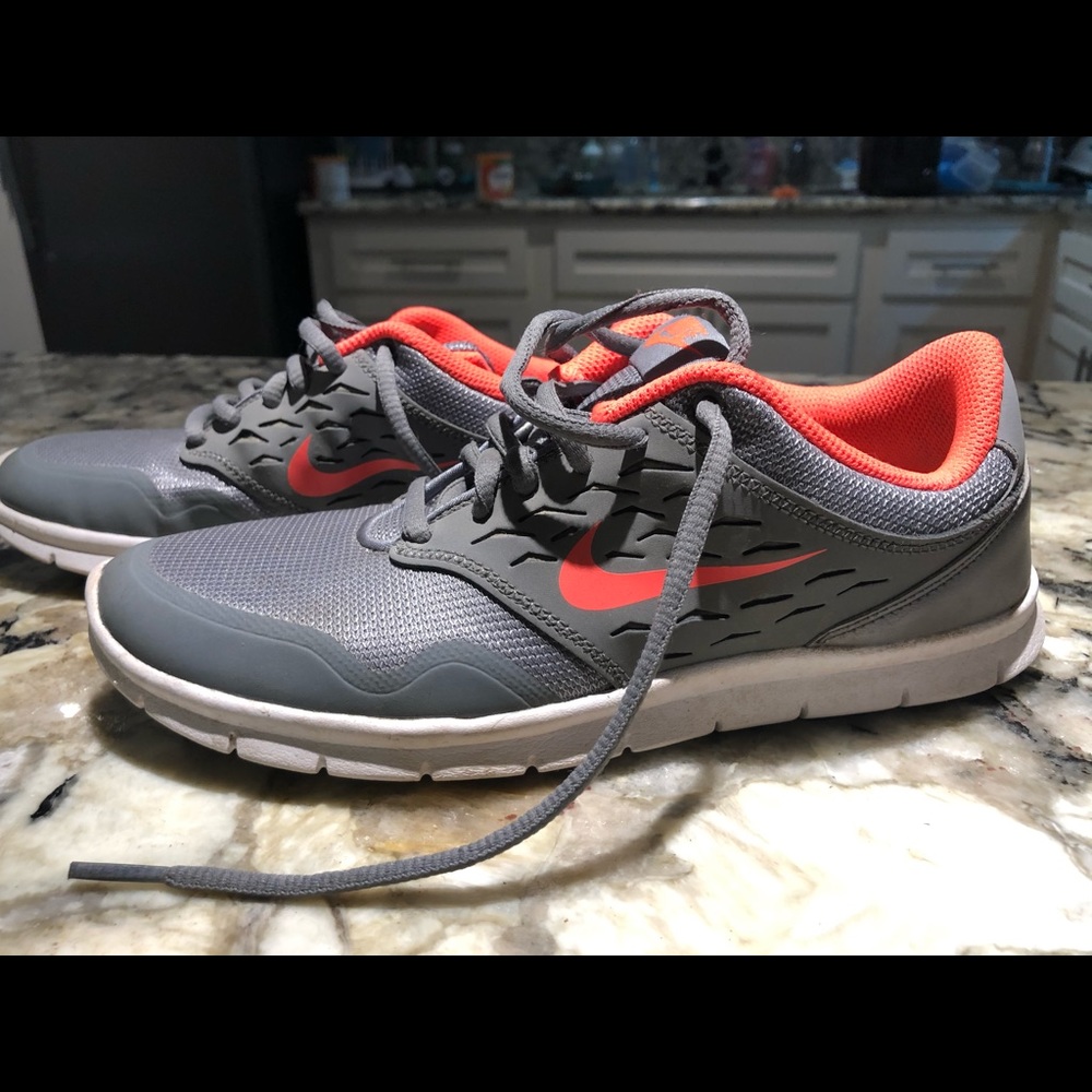 Nike Tennis Shoes